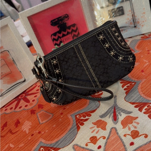 Coach wristlet - Picture 5 of 7